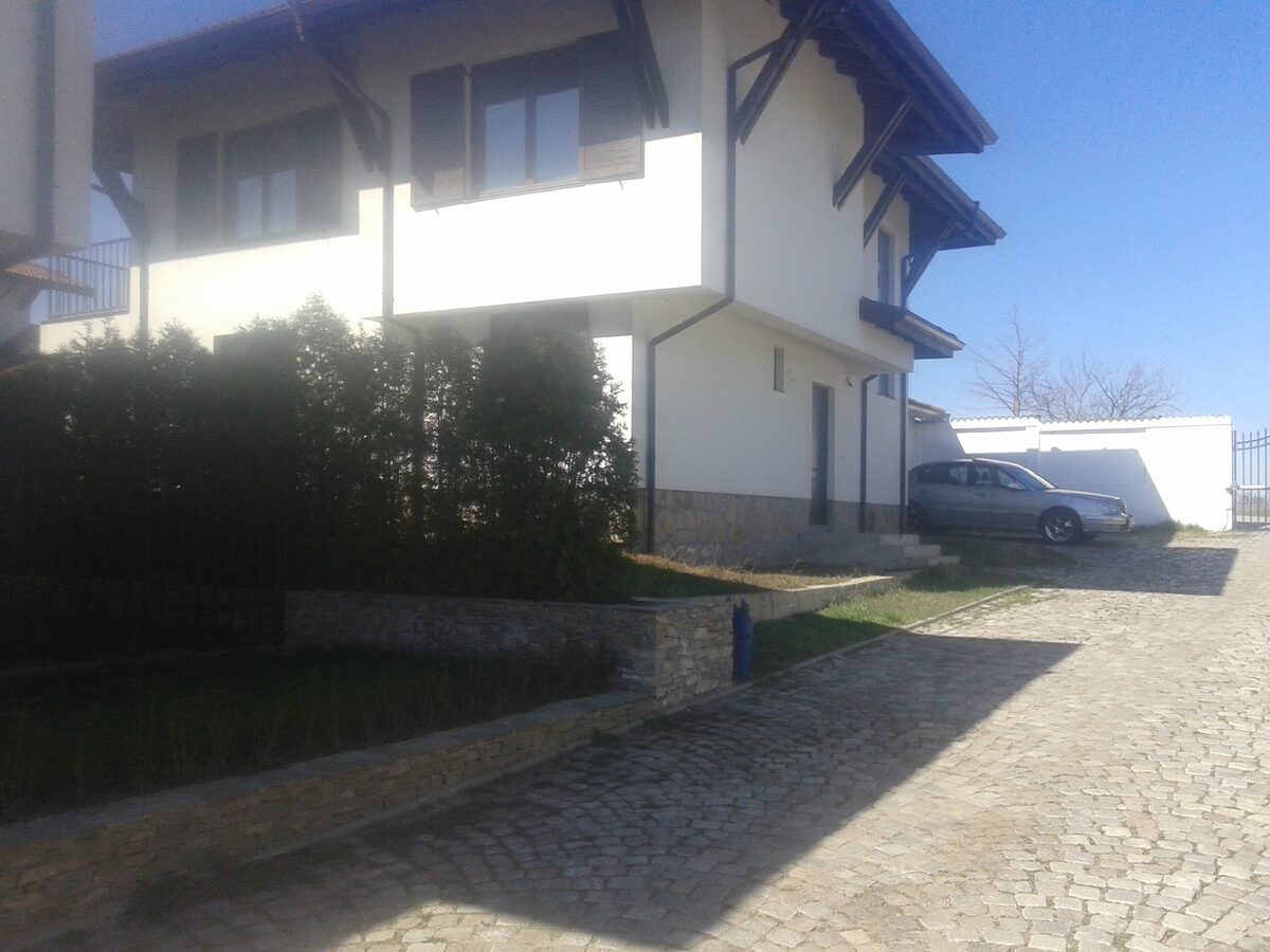 Къща с. Лозен